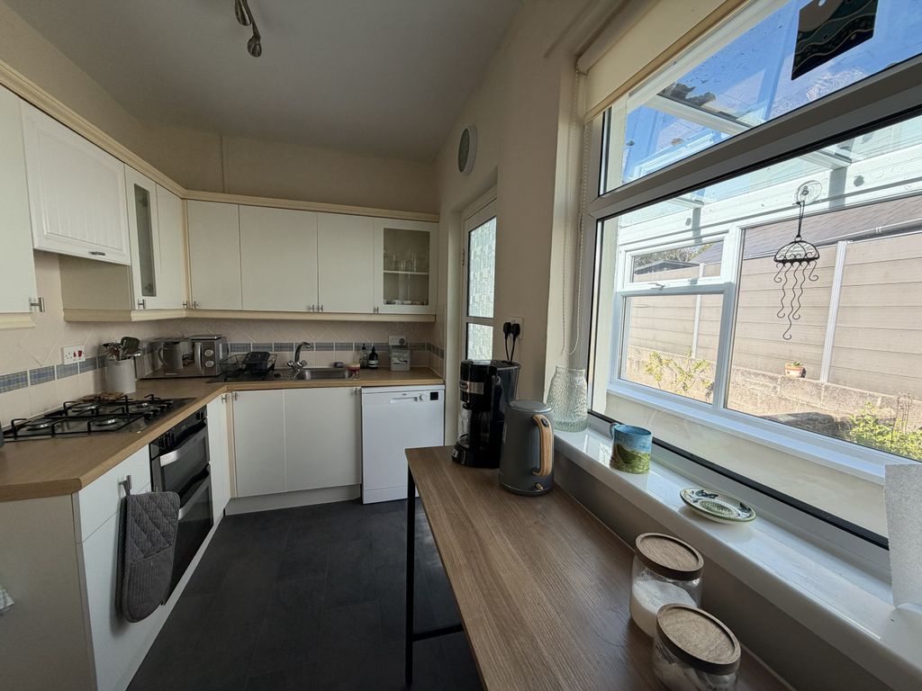 Additional image 4 of 4 bed detached house to rentHazel Close, Porthcawl CF36