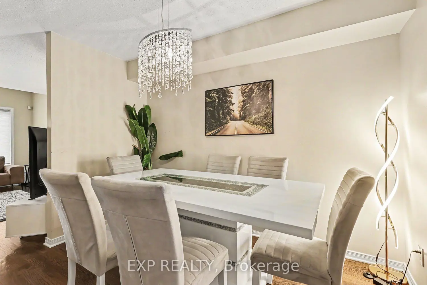 273 Rolling Meadow Crescent photo 3