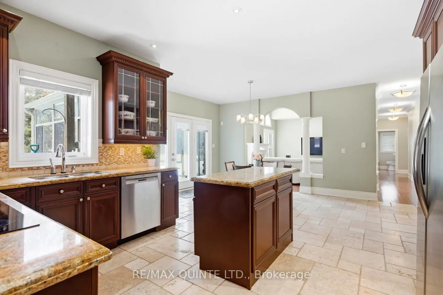 2 Treeview Avenue photo 3