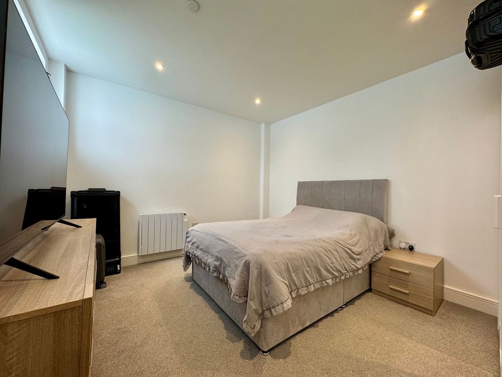 Additional image 4 of 3 bed flat to rentPeter Street, St. Helier JE2