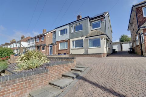 Woodfield Avenue, Portsmouth PO6