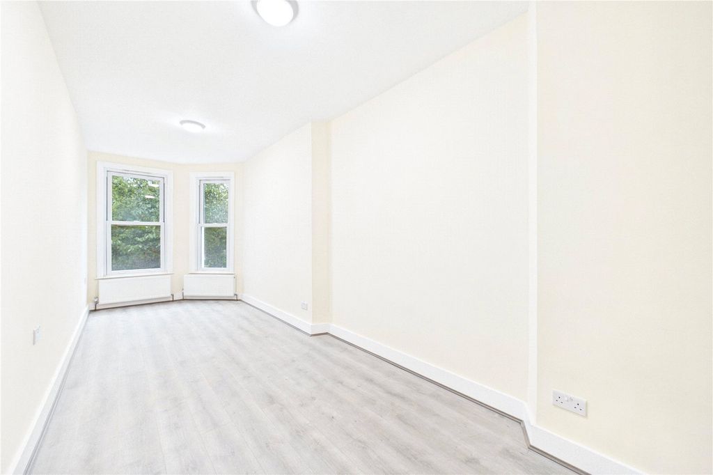 Additional image 4 of 2 bed flat to rentNewbury House, 237 Andover Road, Newbury, Berkshire RG14