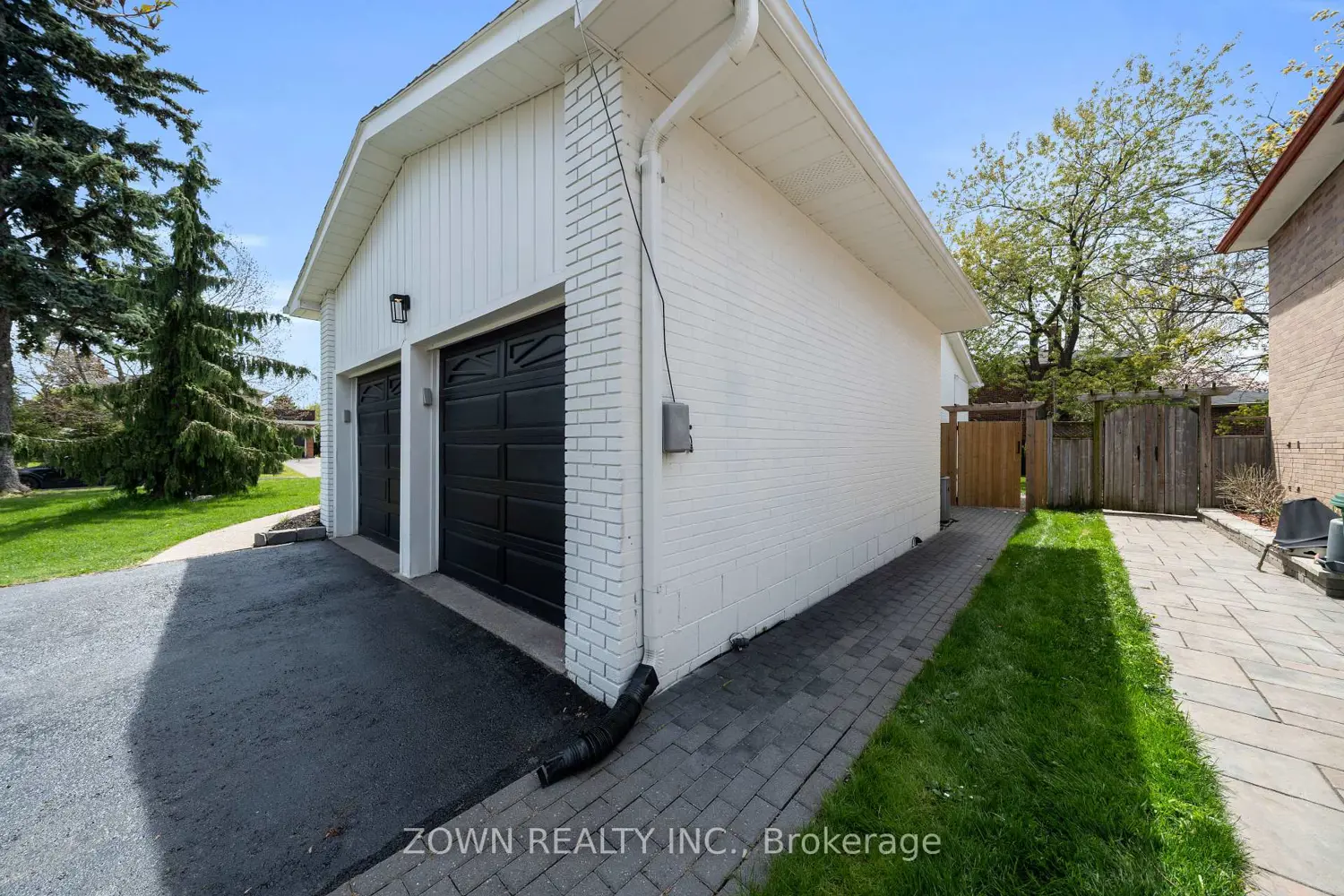 2330 Edenhurst Drive photo 4