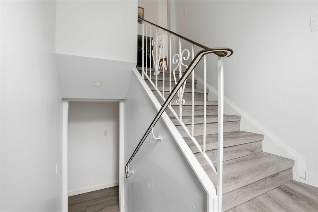 Additional image 3 of 5407 Dalrymple Crescent NW, Calgary, AB, T3A 1R2