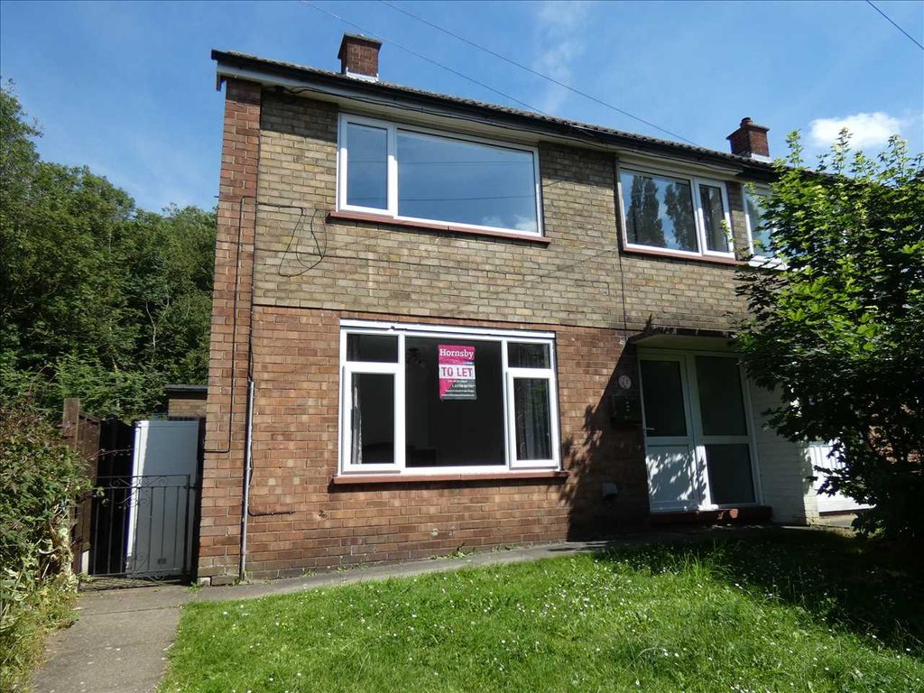 3 bed end terrace house to rentChapman Avenue, Scunthorpe DN17