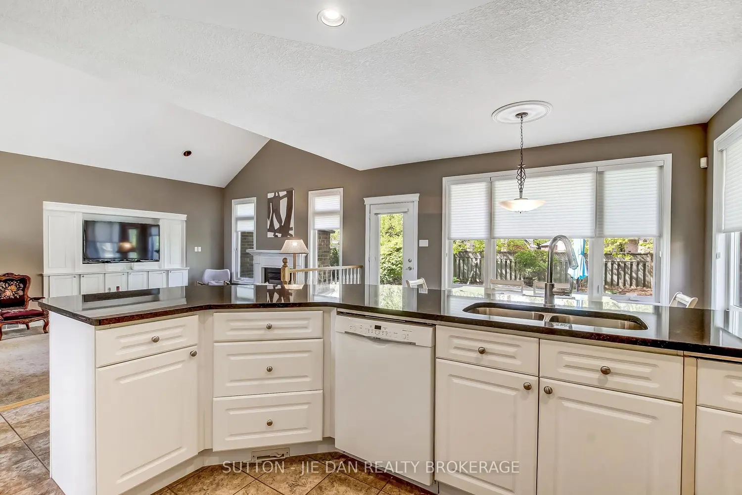 Additional image 5 of 631 Whitehaven Crescent