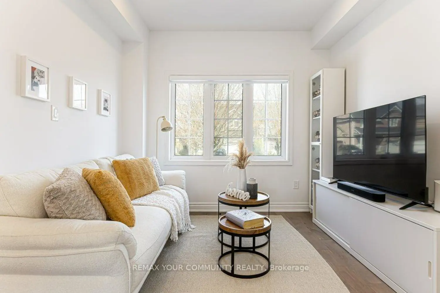 35 Laurelbank Crescent photo 3