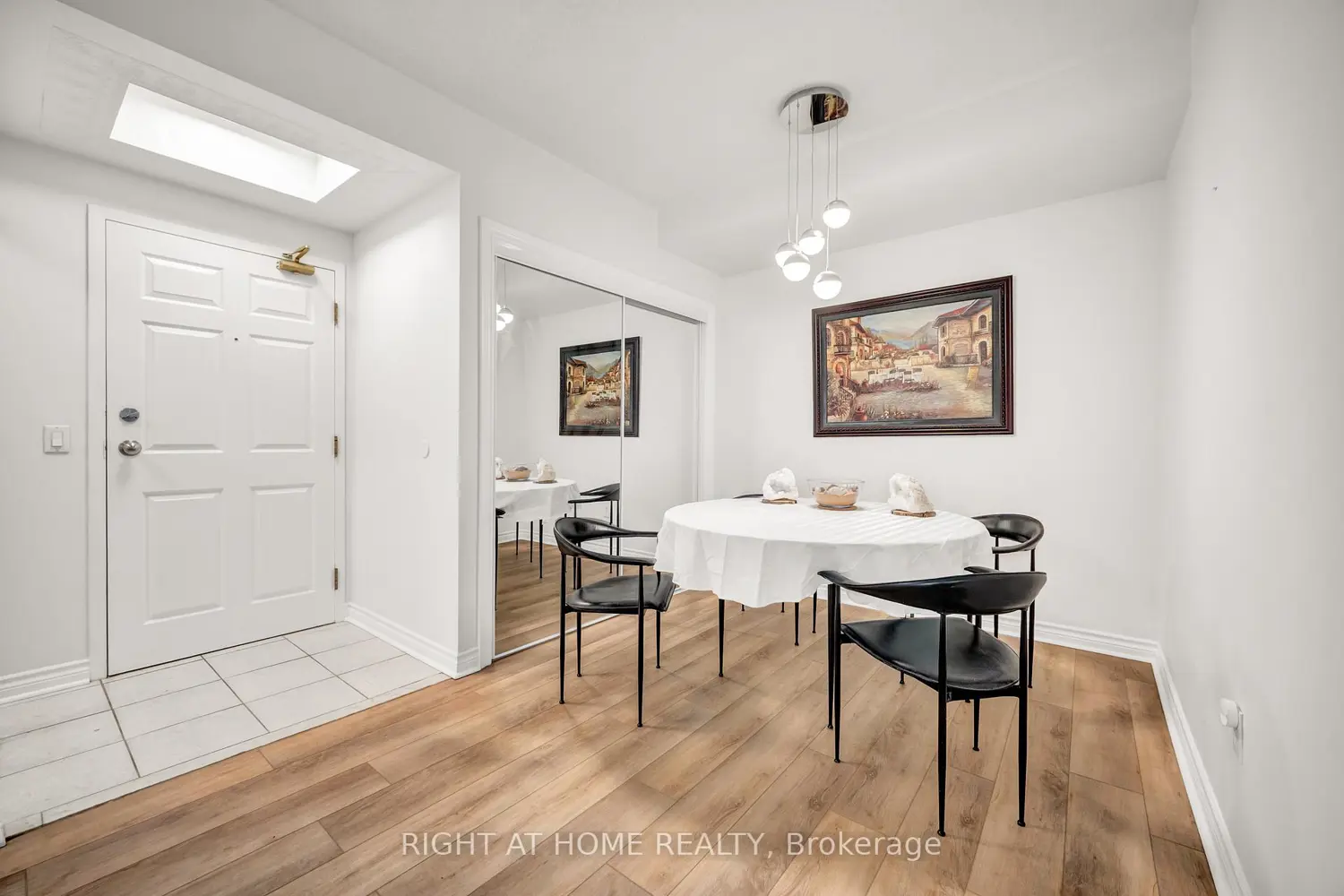 Additional image 7 of 7398 Yonge Street 107A