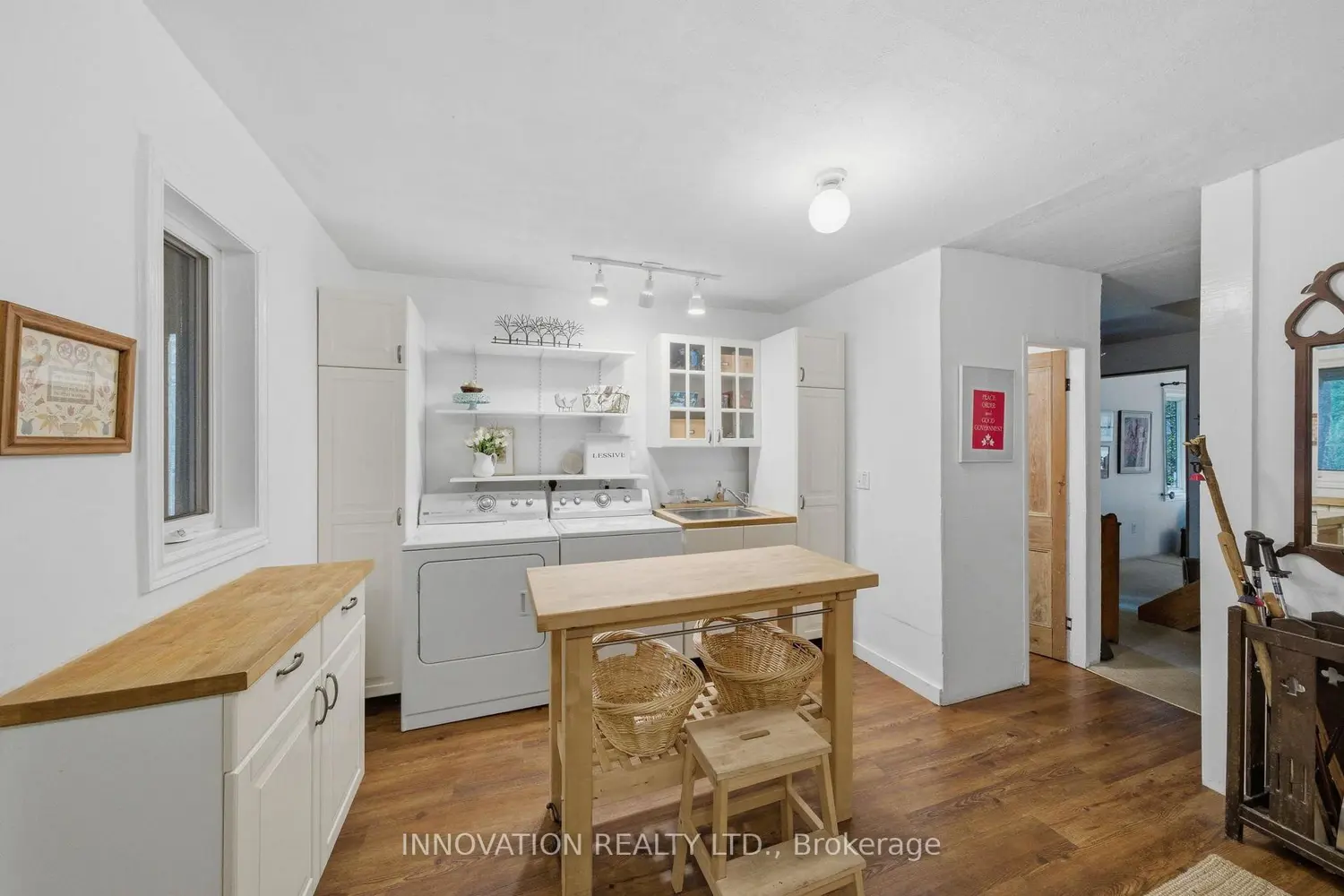 6922 Flewellyn Road photo 4