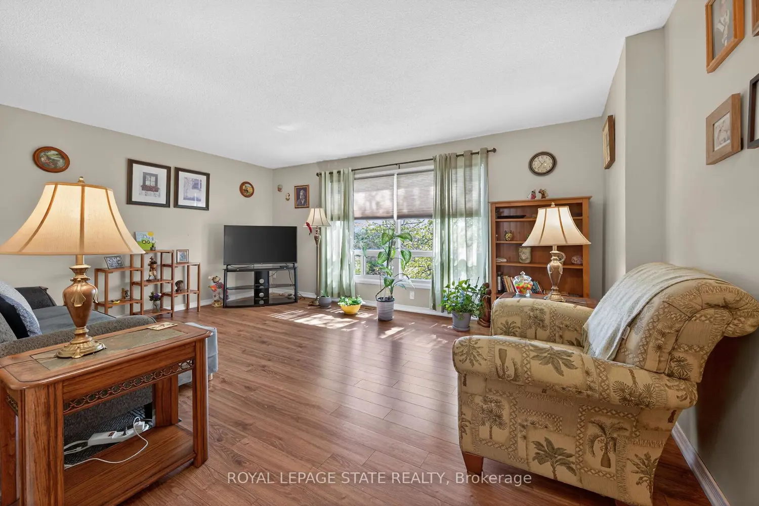 Additional image 3 of 1455 Garth Street 9