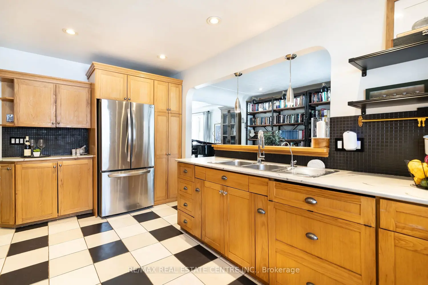 3 Fallsview Road