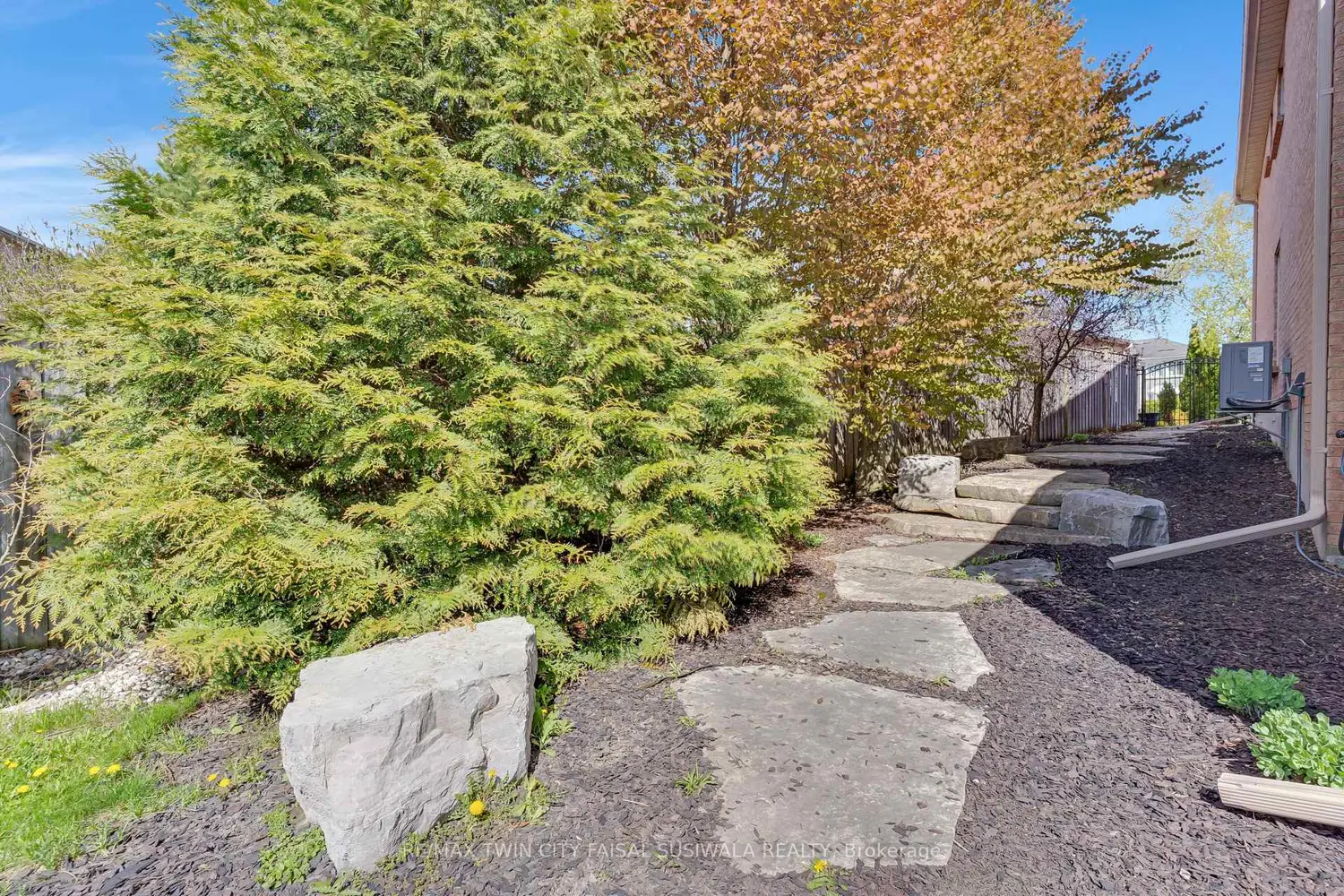 Additional image 6 of 667 Burnett Avenue