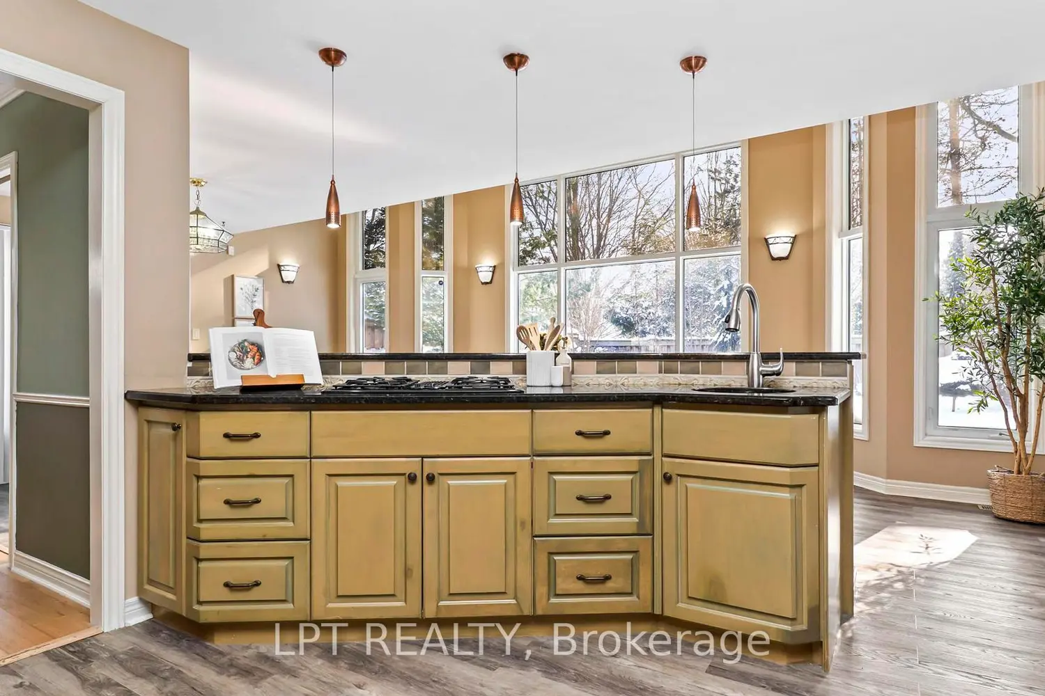 Additional image 2 of 488 Sunnyside Crescent