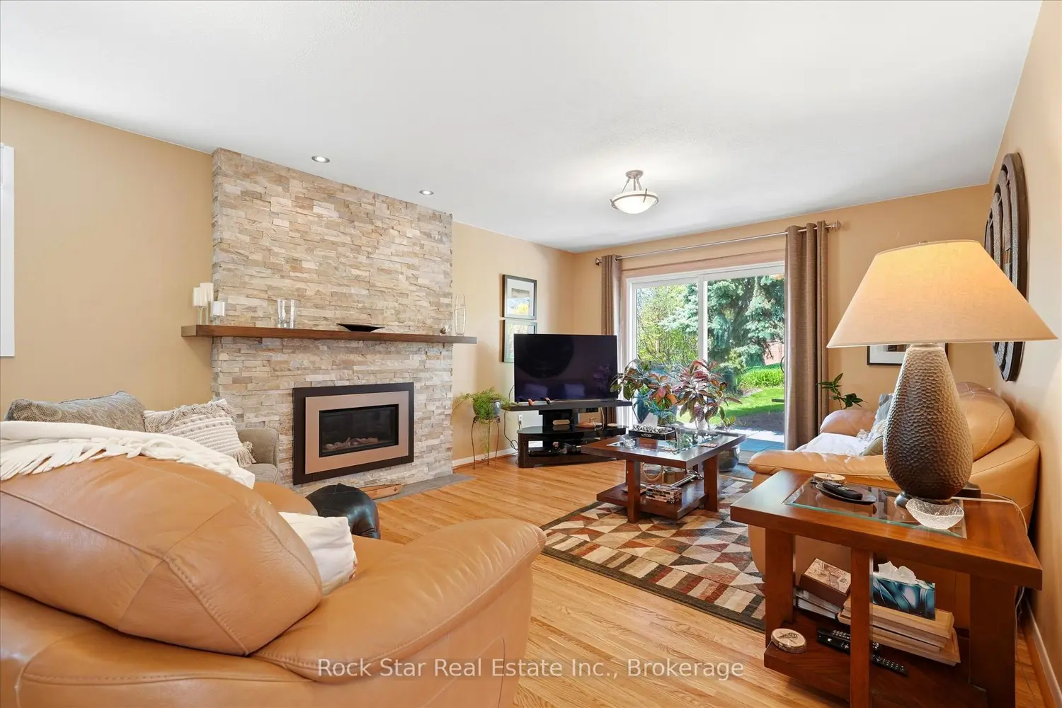 36 Langevin Crescent photo 5
