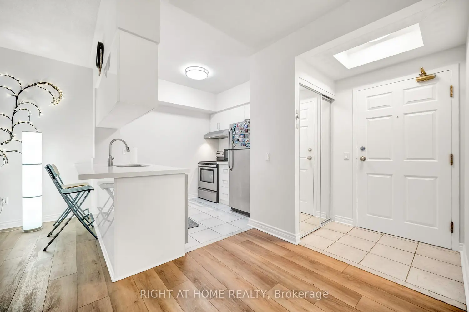 Additional image 8 of 7398 Yonge Street 107A