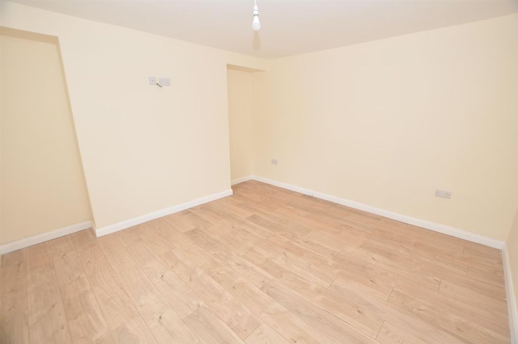 Additional image 3 of 3 bed terraced house to rentSpring Gardens, Whitland SA34