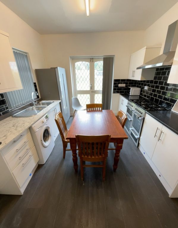 Additional image 2 of 7 bed shared accommodation to rentFinsbury Terrace, Swansea SA2