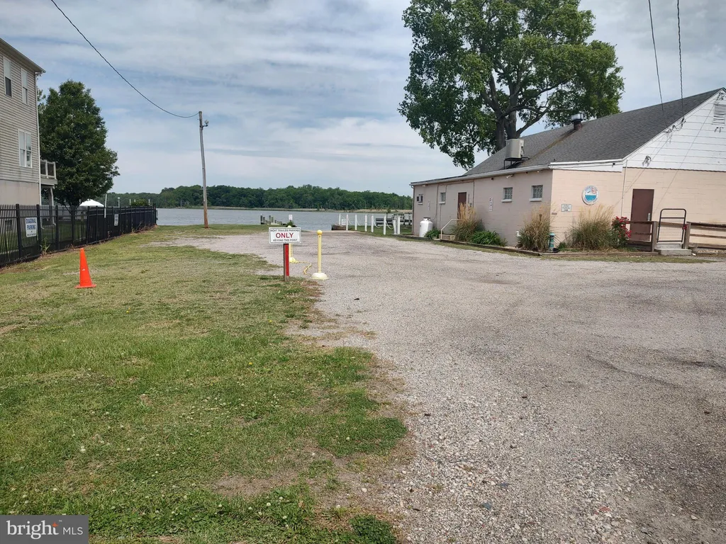 6801 North River Dr, Middle River, MD 21220