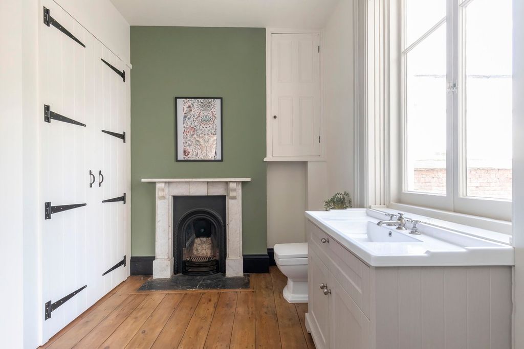 Additional image 10 of 7 bed detached house to rentLondon Road, Cheltenham GL52
