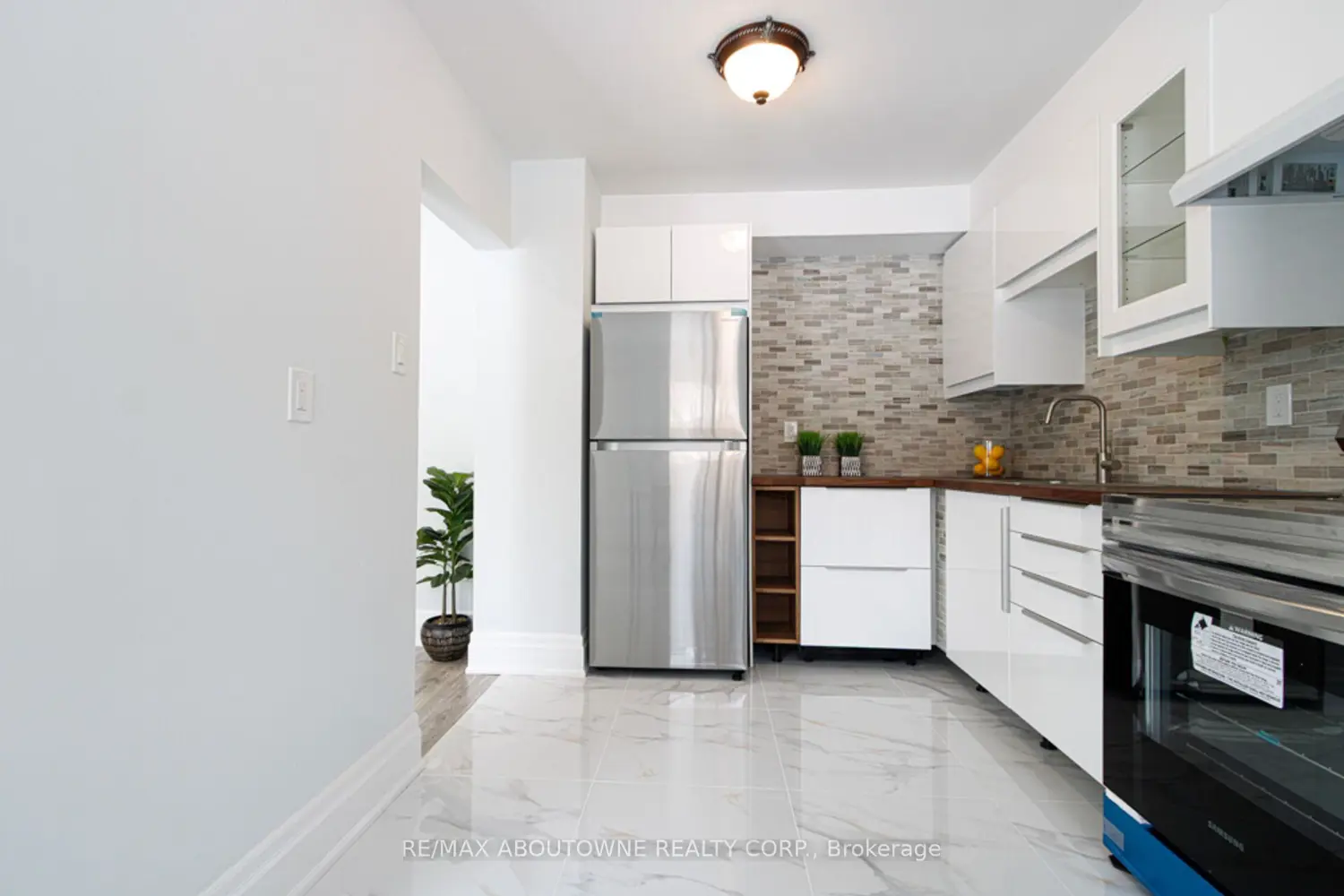 Additional image 7 of 1532 Lancaster Drive 41