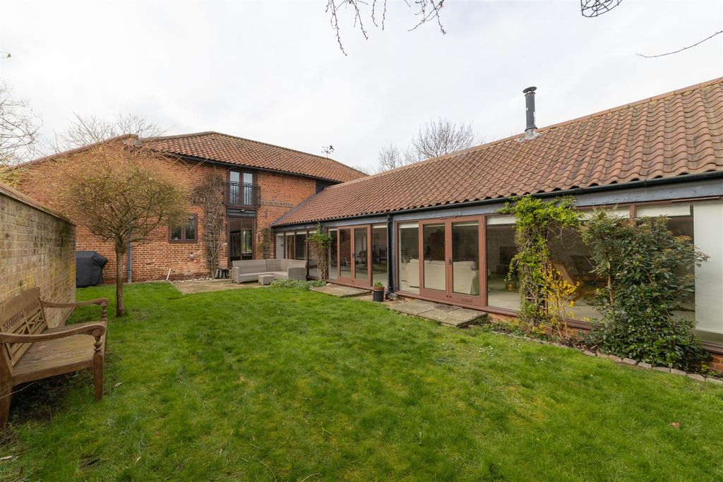 Additional image 16 of 5 bed barn conversion to rentHall Road, Welborne, Dereham NR20