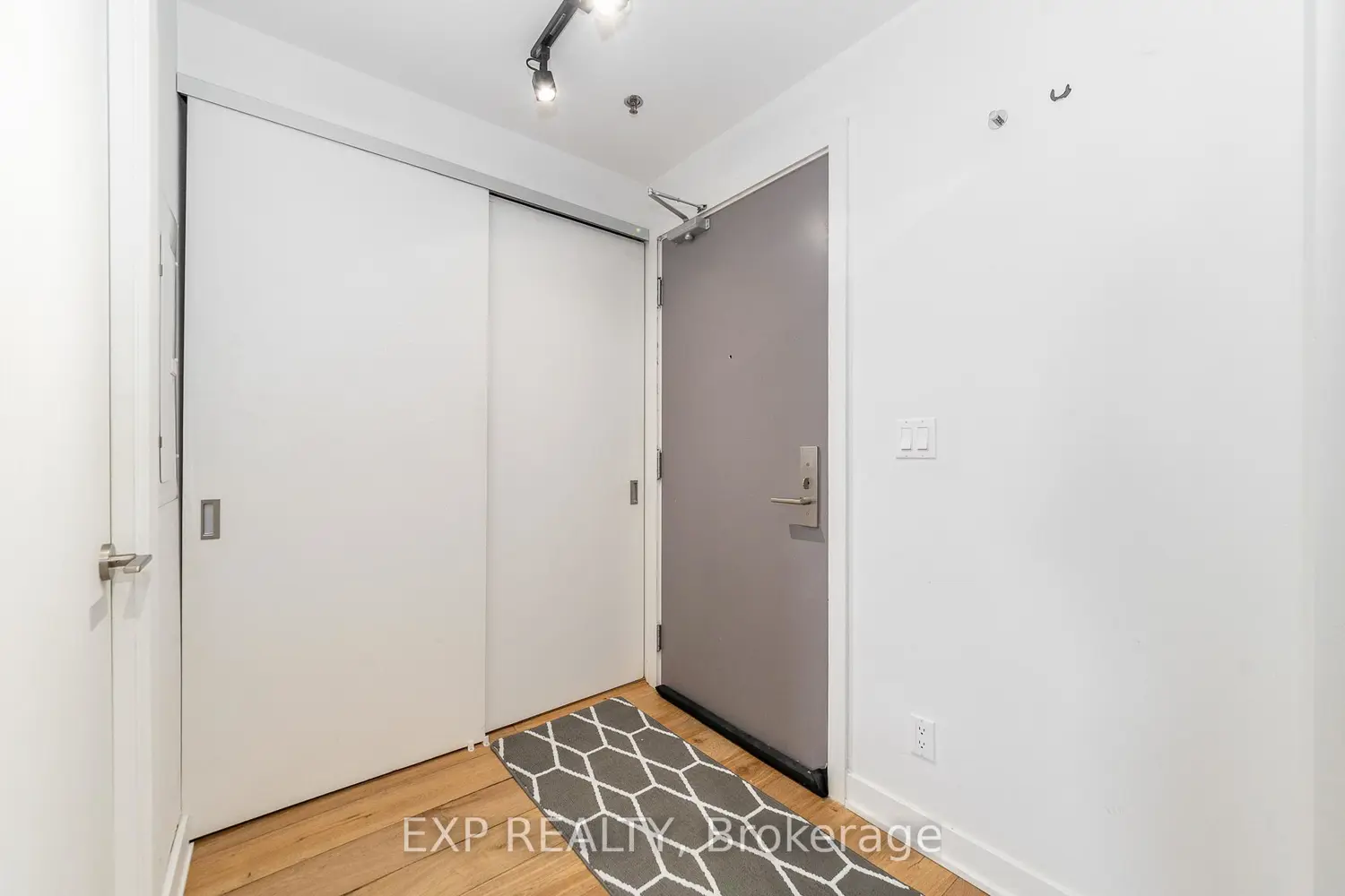 Additional image 3 of 203 Catherine Street 1102