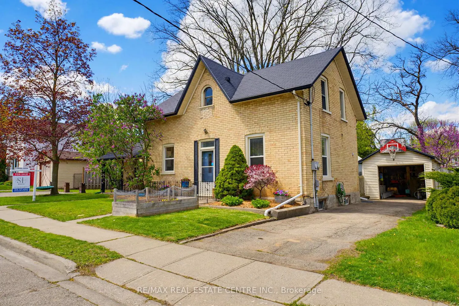 112 Victoria Avenue