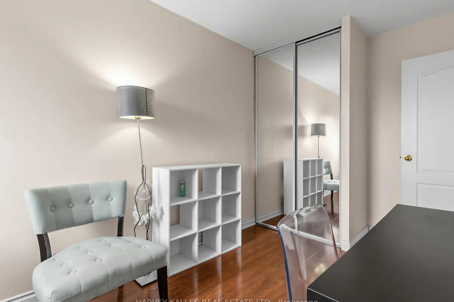 Additional image 8 of 55 Sunny Glenway 310