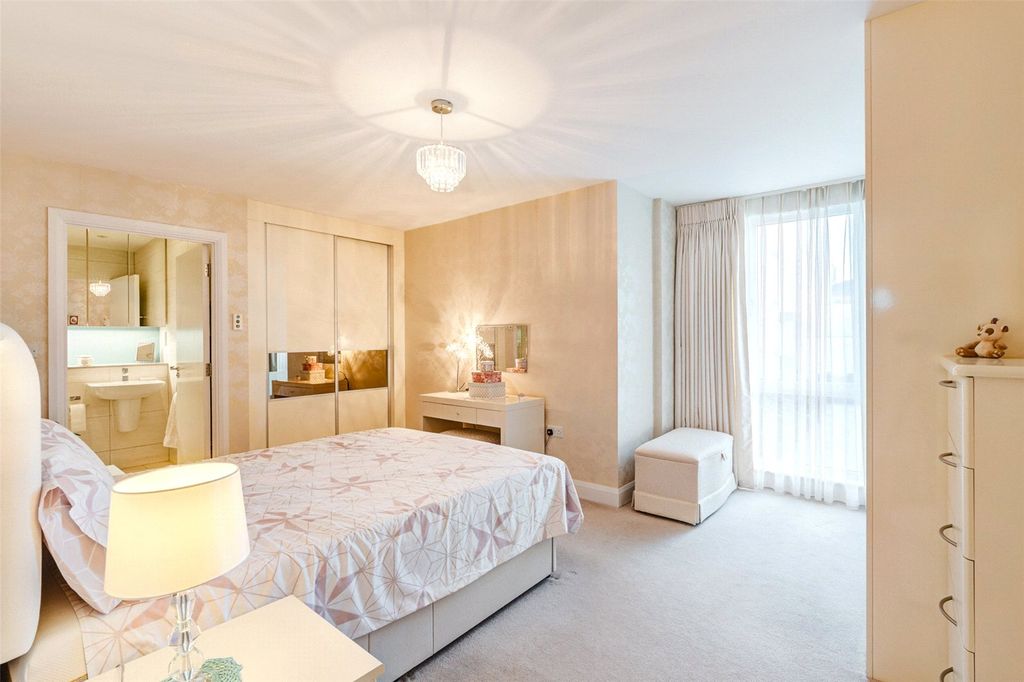 Additional image 7 of 2 bed flat to rentMarine Parade, Worthing, West Sussex BN11