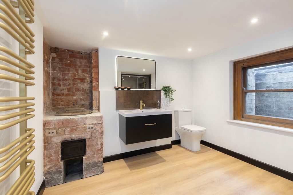 Additional image 28 of 7 bed detached house to rentLondon Road, Cheltenham GL52