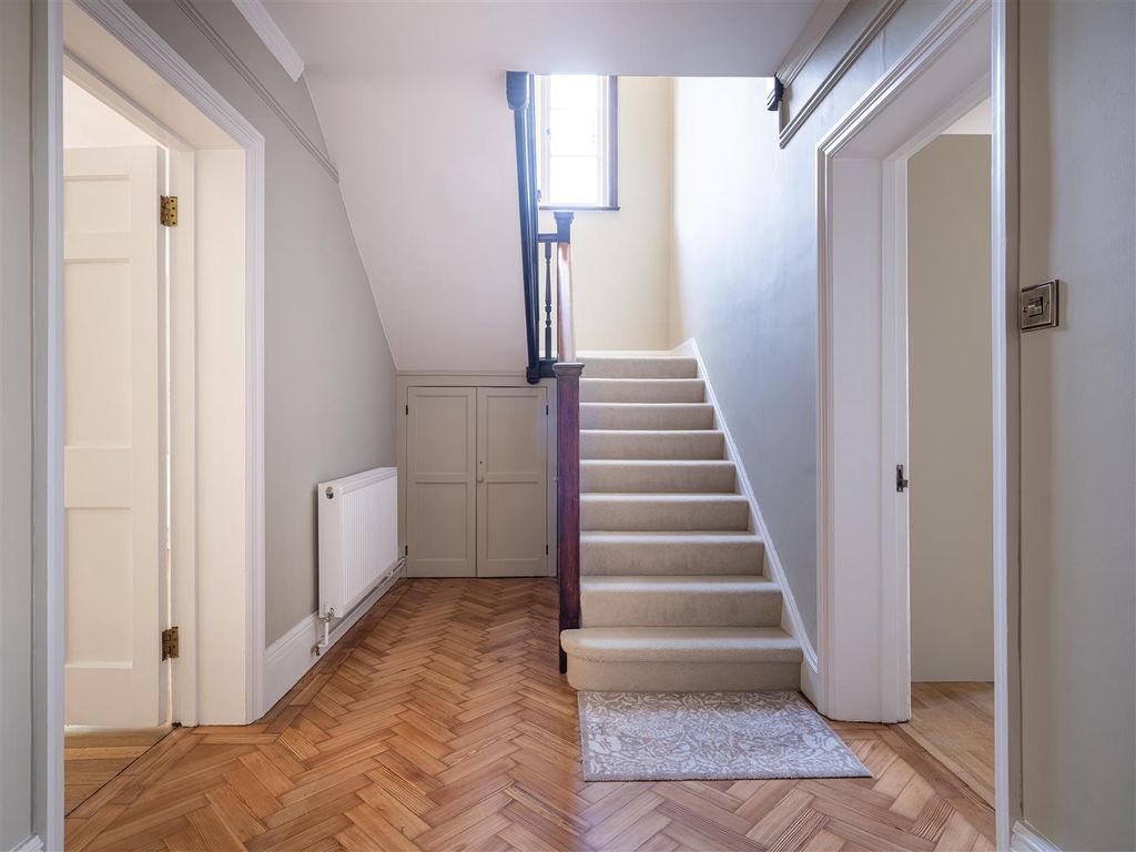 Additional image 12 of 5 bed property to rentDe Vaux Place, Salisbury SP1