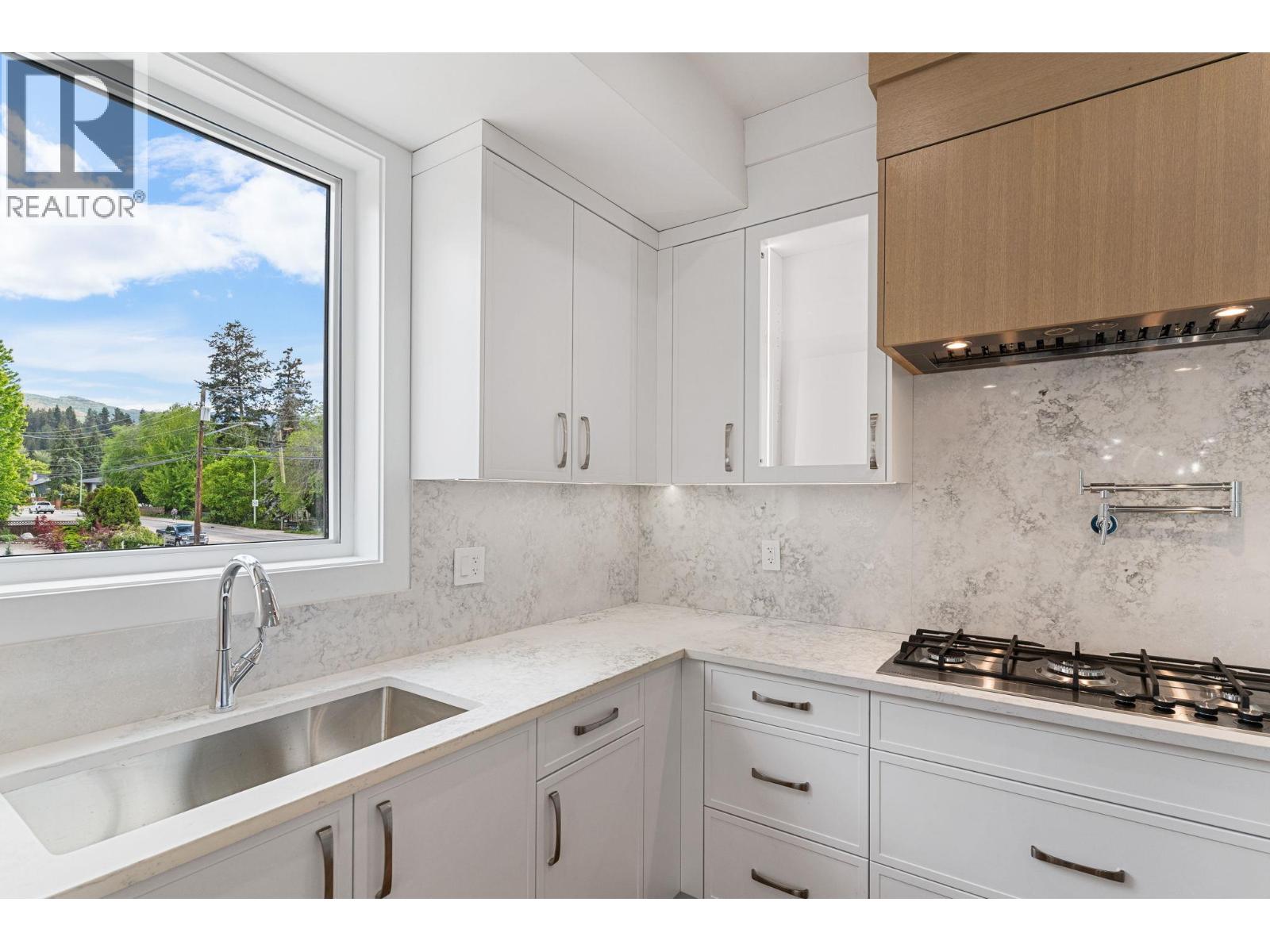 Additional image 6 of 4567 Gordon Drive, Kelowna, BC, V1W1T3