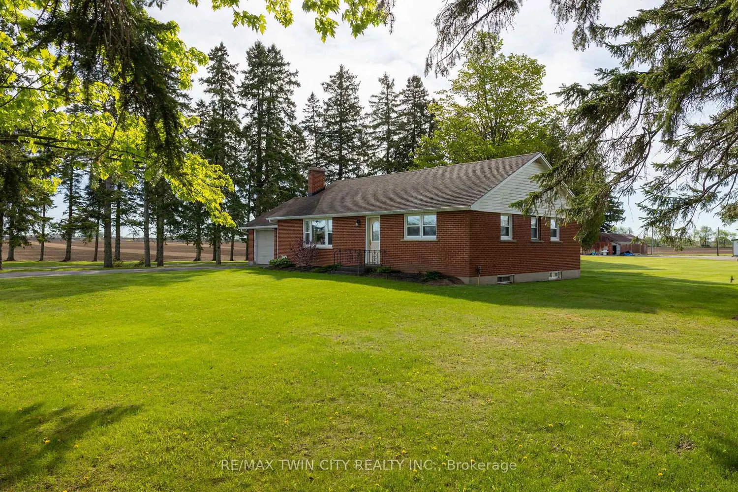 522 Ellis Avenue photo 4