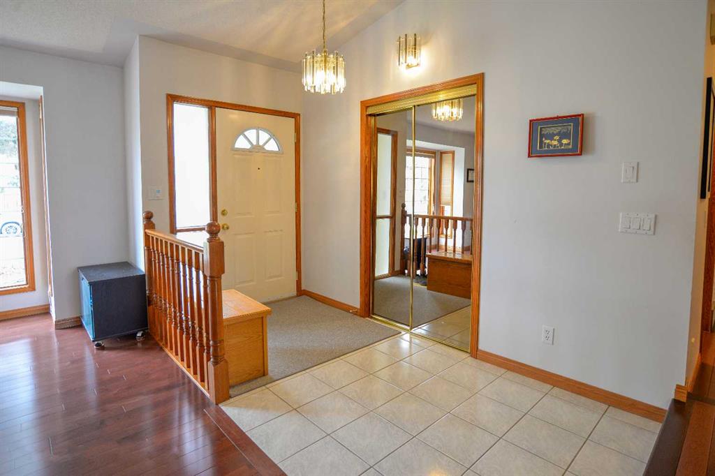 Additional image 4 of 393 Hawktree Circle NW, Calgary, AB, T3G 2X9