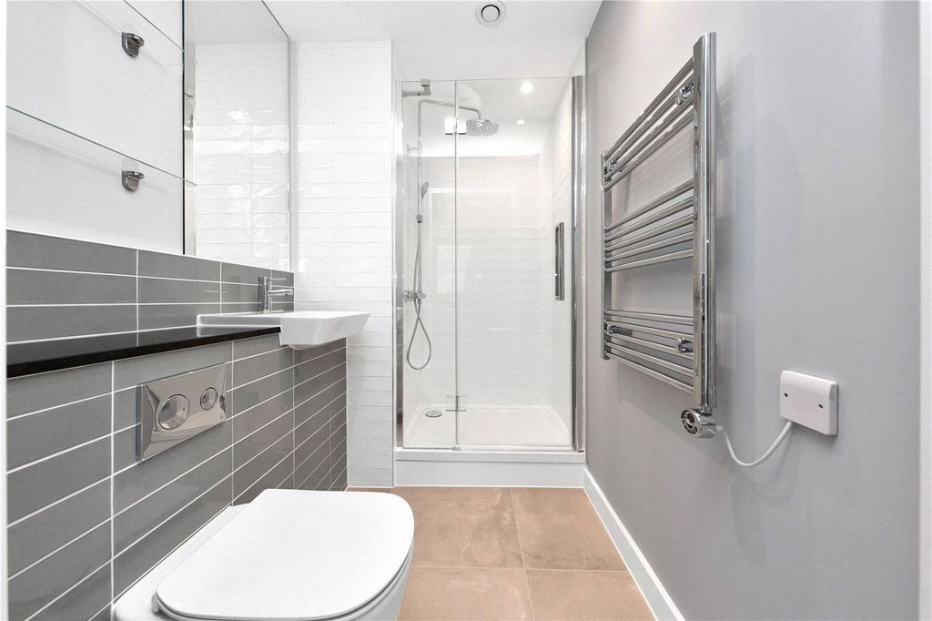 Additional image 3 of 2 bed flat to rentViva Court, Kimpton Road, Luton LU2