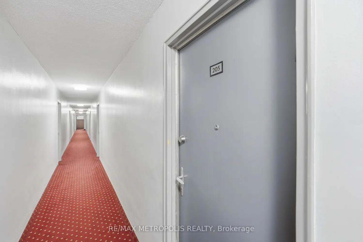 5877 Bathurst Street 205 photo 3