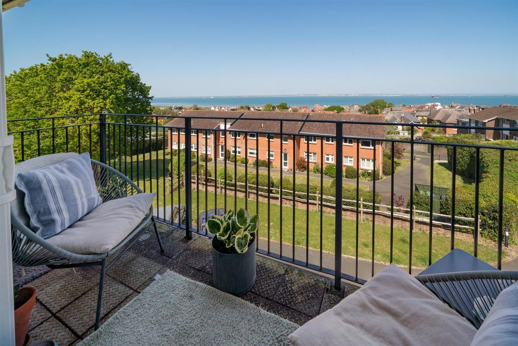 Additional image 8 of 3 bed flat for saleSeaview, Isle Of Wight PO34