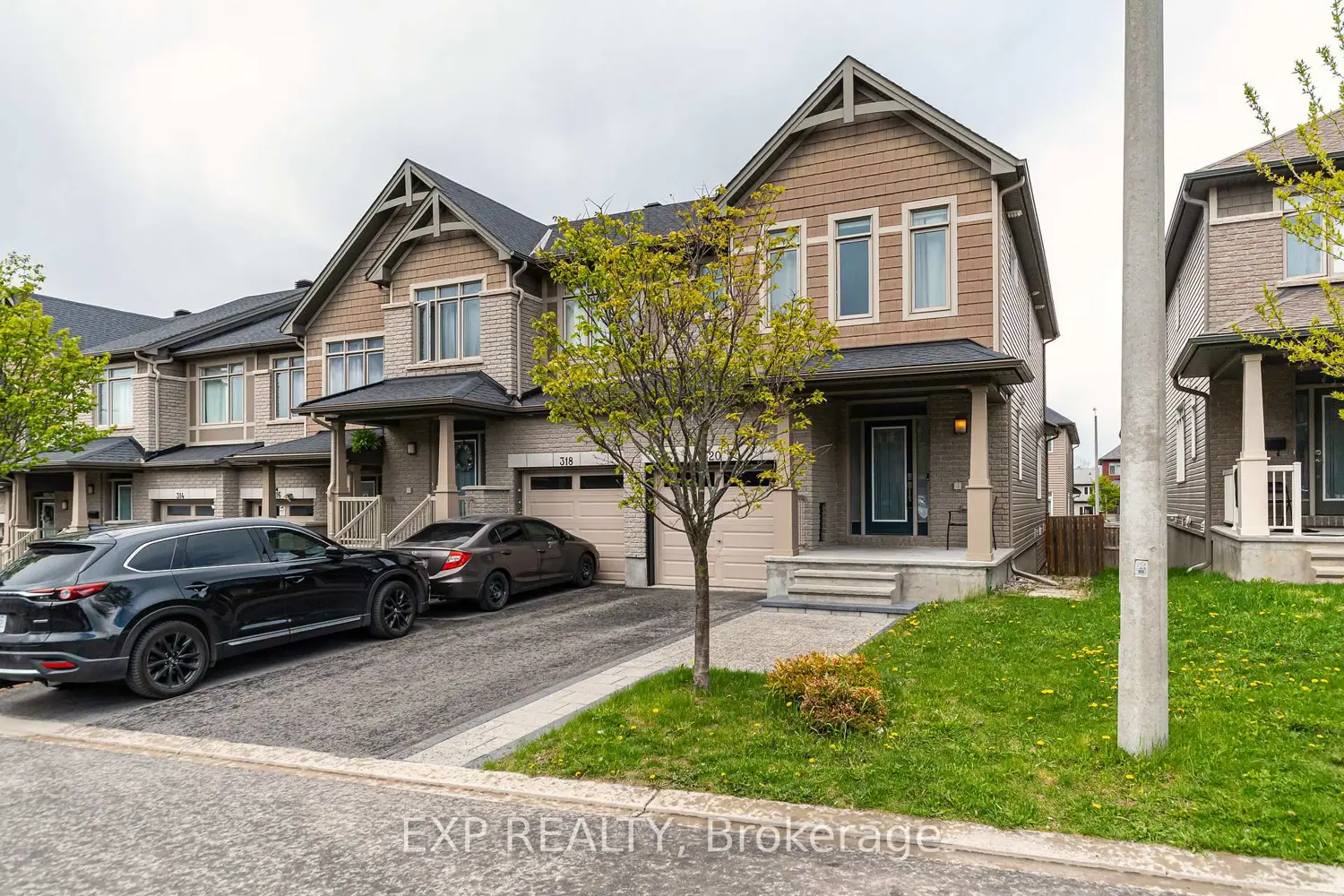 320 Broadridge Crescent photo 2