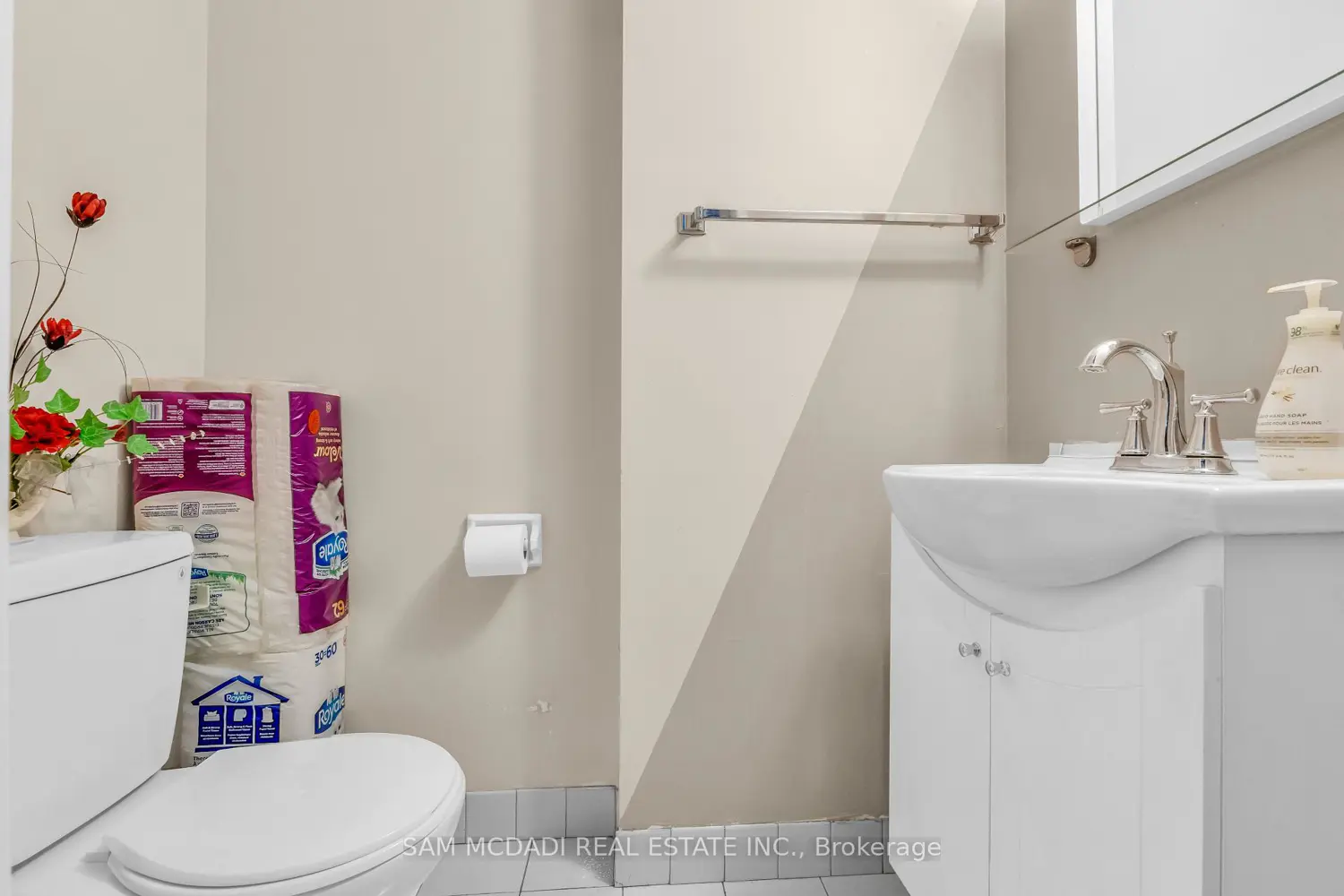 Additional image 11 of 3590 Kaneff Crescent 605