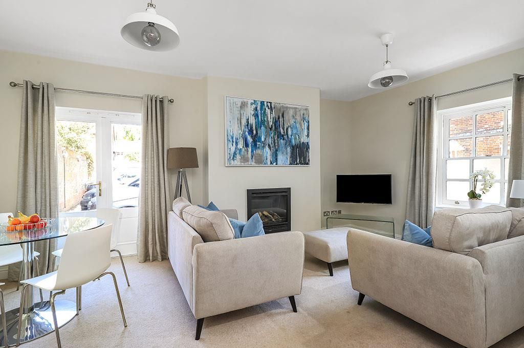 8 bed flat for saleParchment Street, Winchester, Hampshire SO23 photo 2