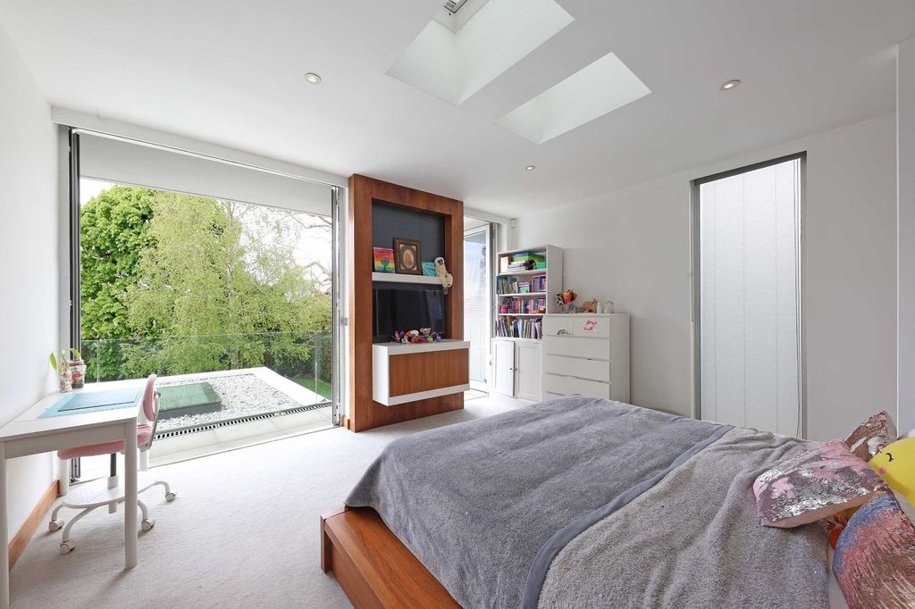 Additional image 15 of 4 bed detached house to rentChanner Drive, Penn, Buckinghamshire HP10