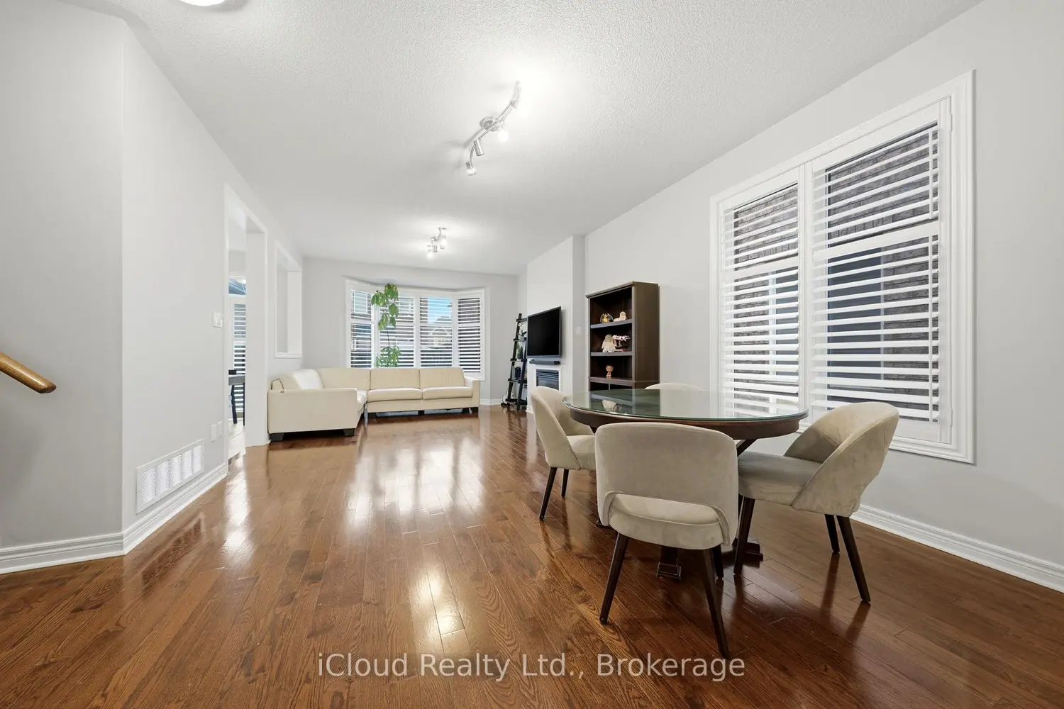 23 Sweetner Drive photo 4