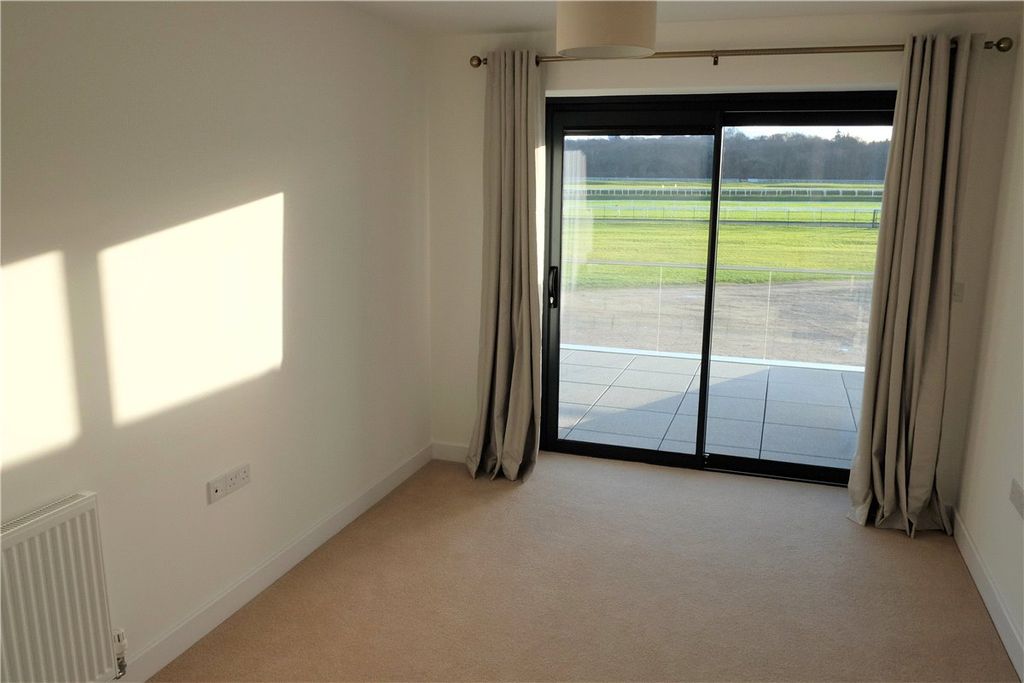 Additional image 7 of 2 bed flat to rentKingman Way, Newbury, Berkshire RG14