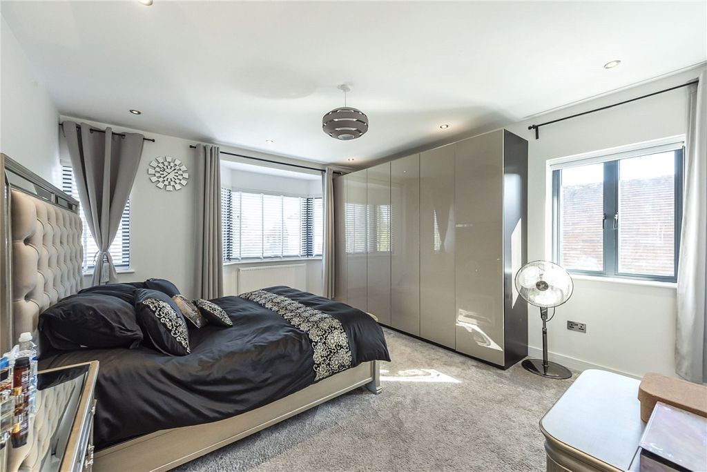 Additional image 6 of 6 bed detached house to rentGaviots Way, Gerrards Cross SL9
