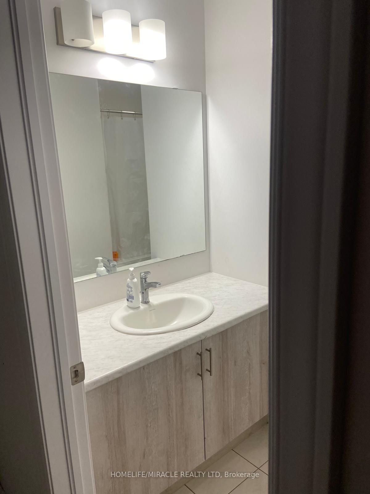 Additional image 2 of 163 Fenchurch Manor, Barrie, ON, L9J 0W9