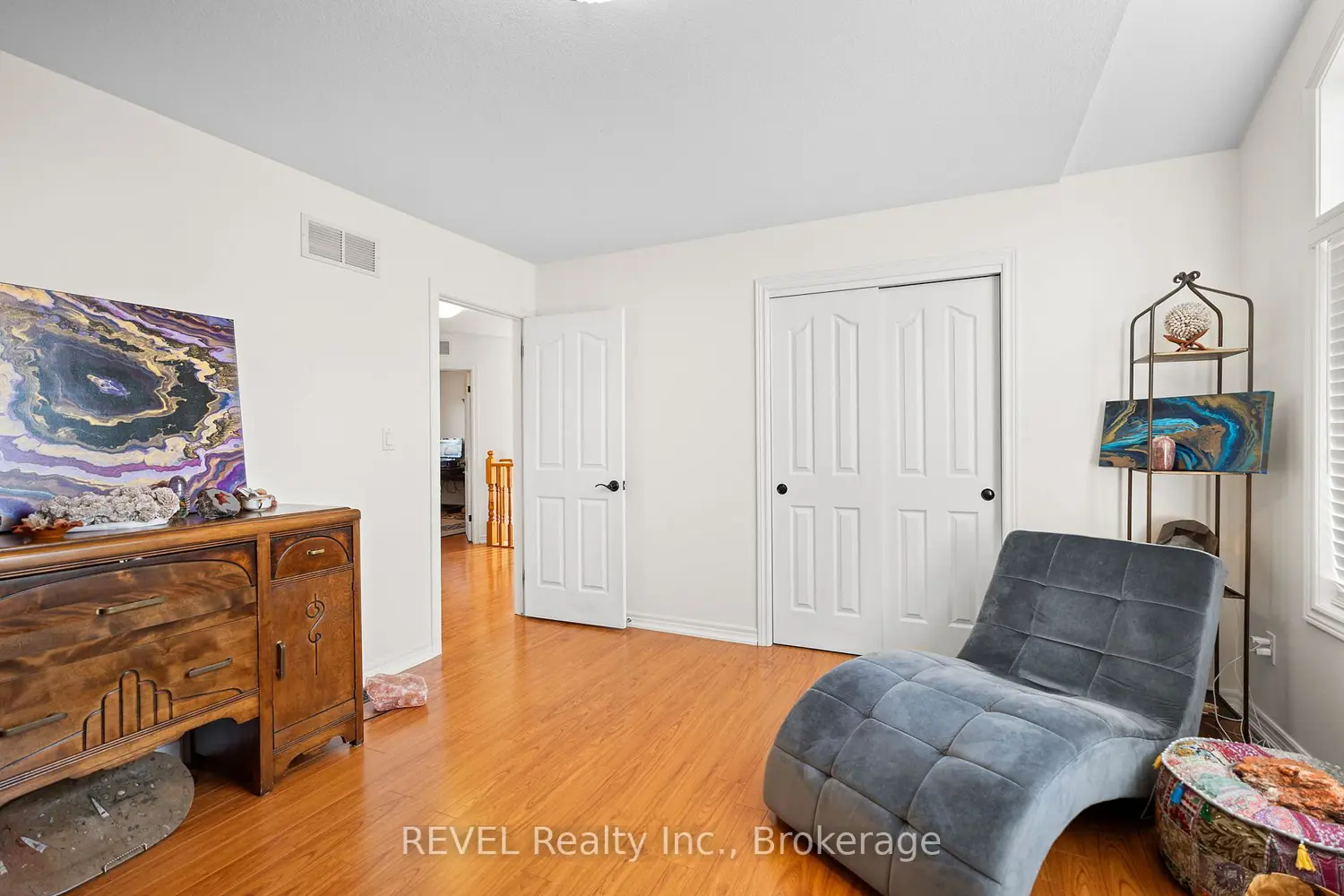 99 Loretta Drive photo 5