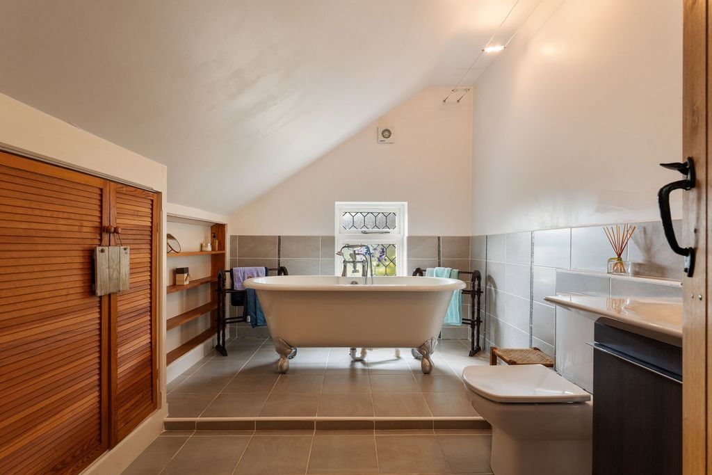 Additional image 5 of 4 bed detached house to rentStock Lane, Landford, Salisbury SP5