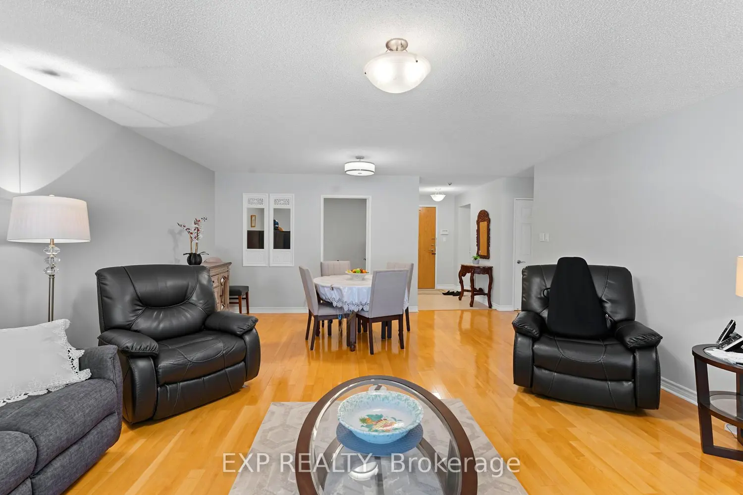 Additional image 2 of 14924 Yonge Street 111