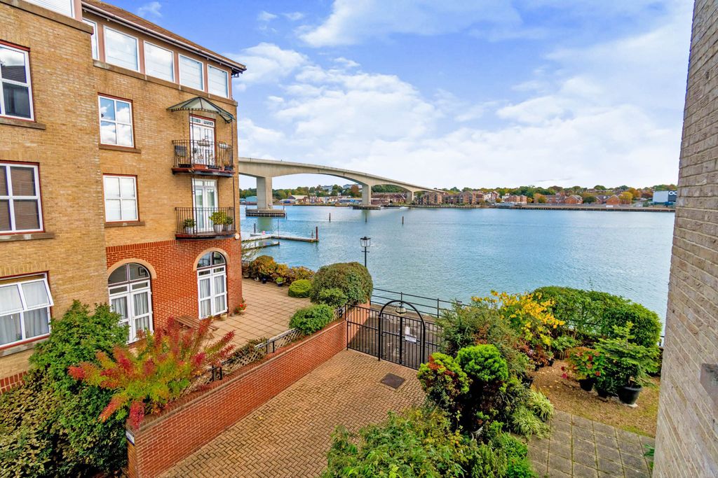 Additional image 2 of 3 bed flat to rentAndes Close, Southampton SO14