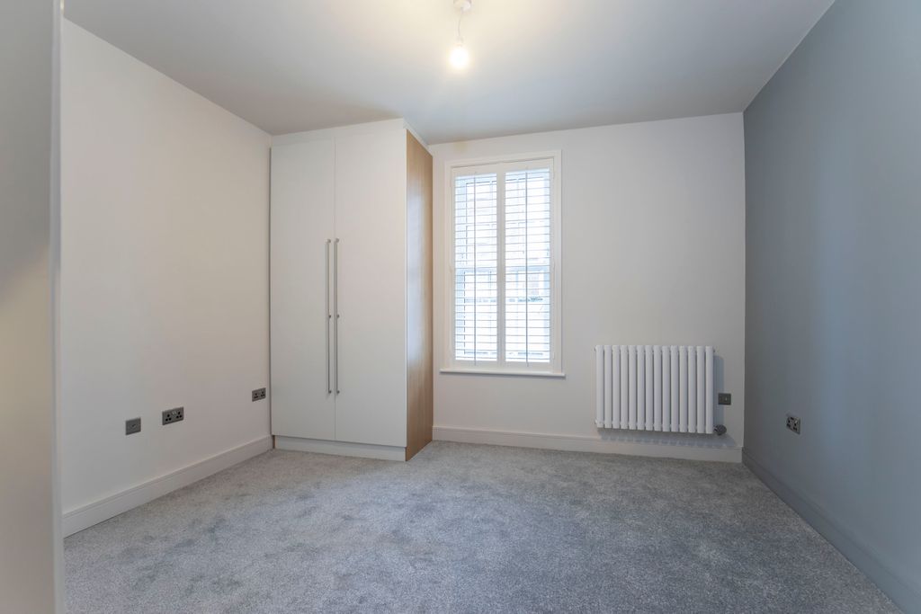 Additional image 3 of 2 bed flat to rentBuckingham Court, Wellington Street, Cheltenham GL50